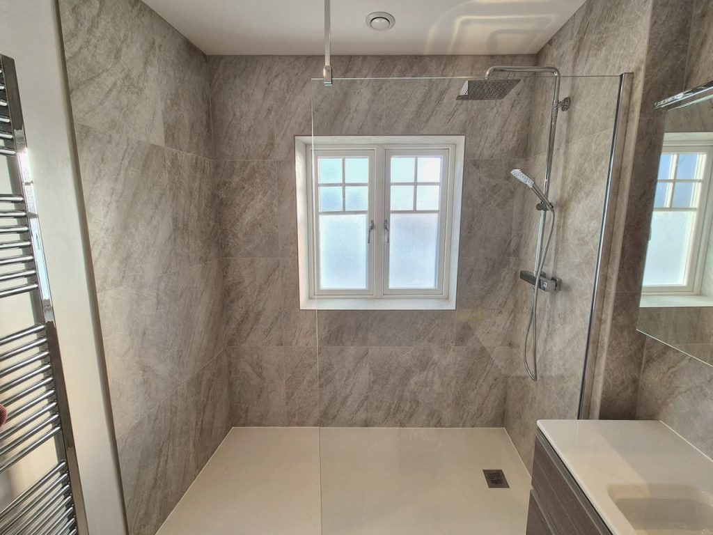 Anna and Yuiruy bathroom