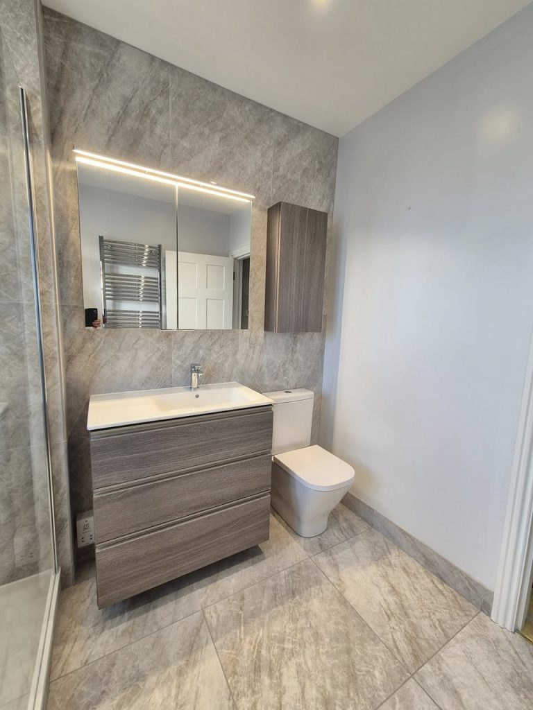 Anna and Yuiruy bathroom